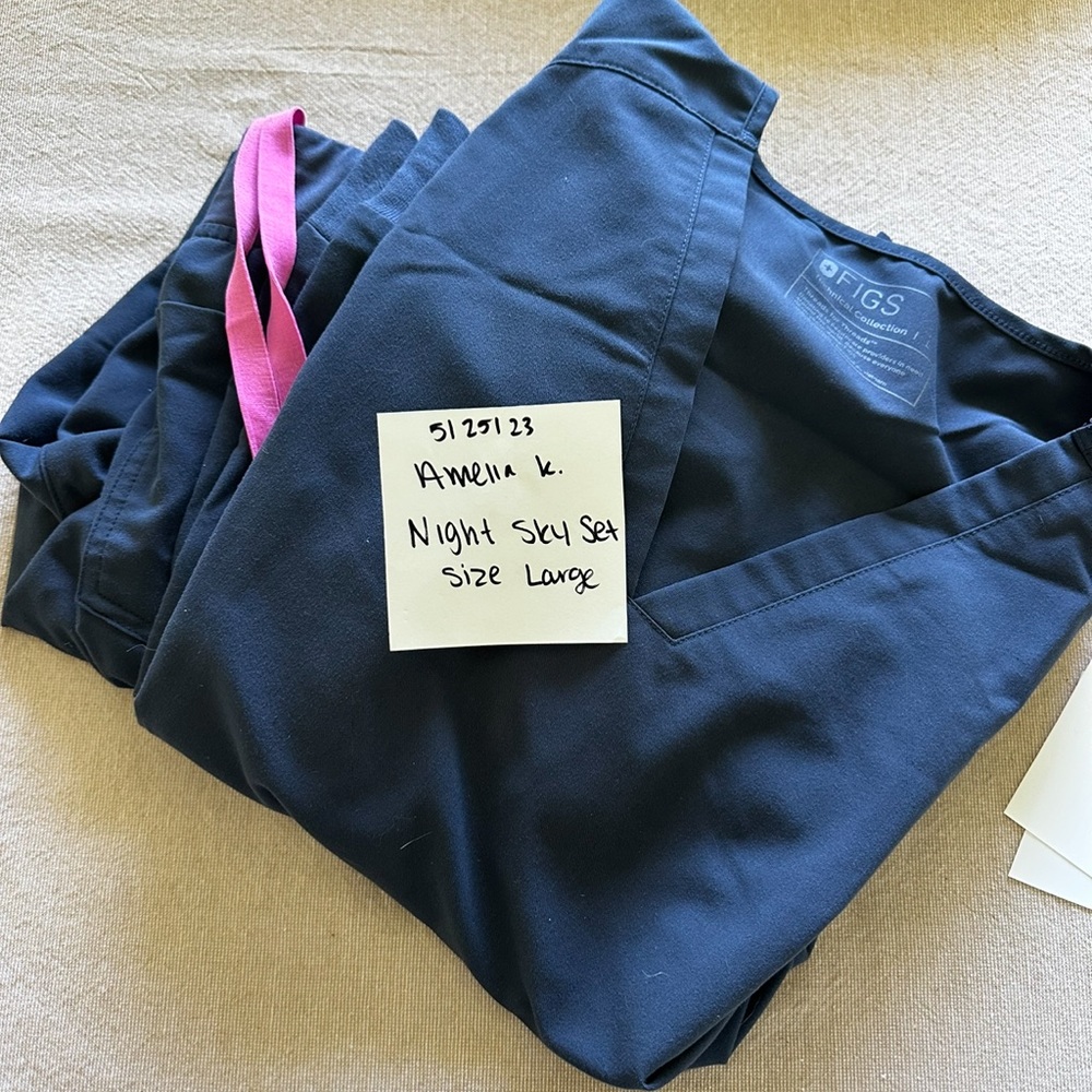 Large figs night sky scrub set